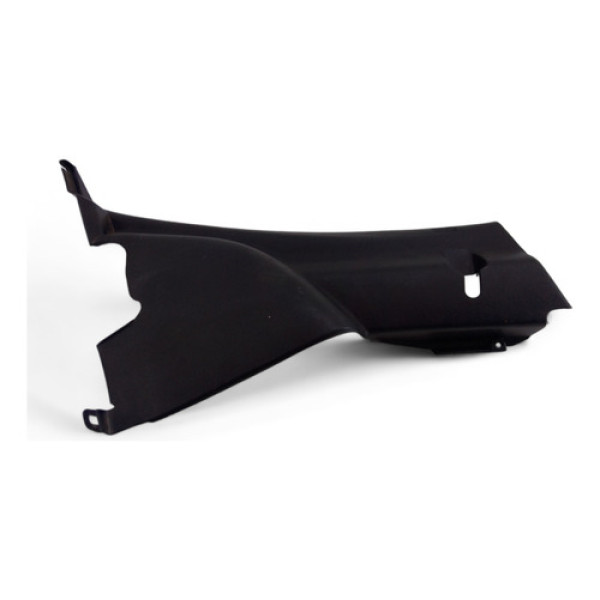 Acabamento Branco Traseiro Direito Toyota Etios Hatch 2014