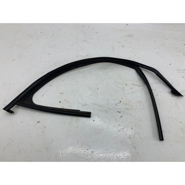 Guarnição Dianteira Direita Mercedes A200 2015