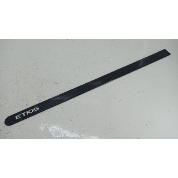 Friso Porta Motorista Toyota Etios 2012 A 17 C/ Leves Riscos