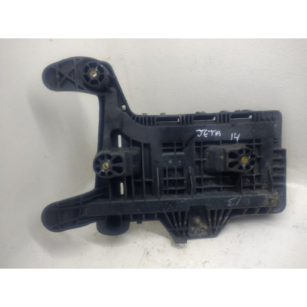 Suporte Bandeja Bateria Vw Jetta 2011 1km915333