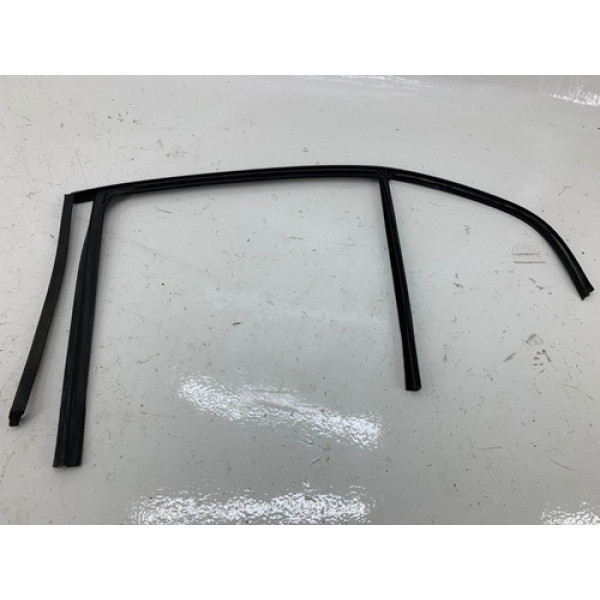 Guarnição Externa Porta Traseira Direita Bmw 320i 2010