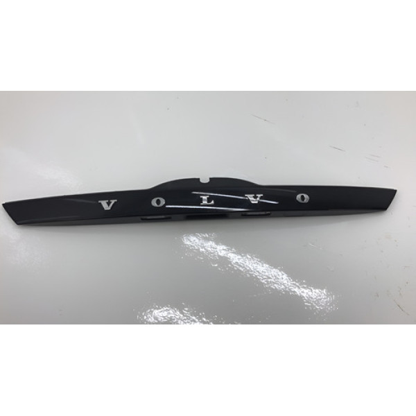 Moldura Tampa Traseira Volvo V60 2016 31440759 3 Brilhante
