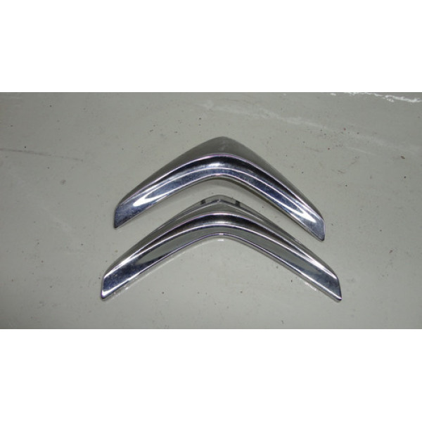 Par De Emblemas Cromados Tampa Traseira