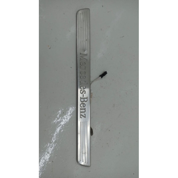 Soleira Porta Dianteira Direita Mercedes Gla Class 2013