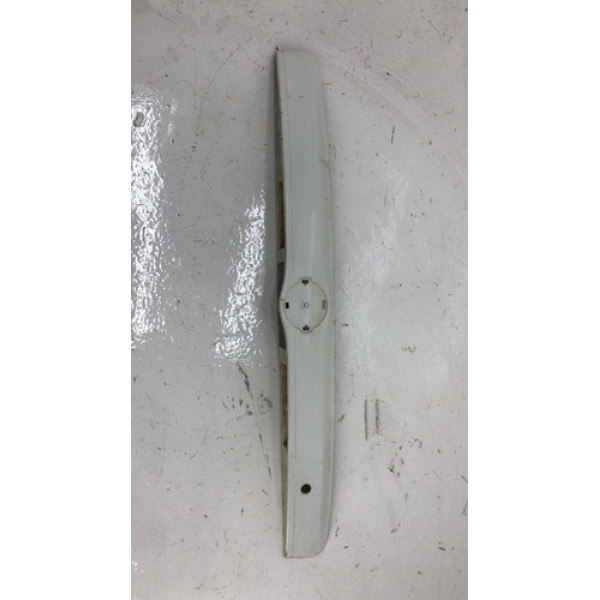 Aplique Tampa Traseira Nissan Versa 2013 848108k01a