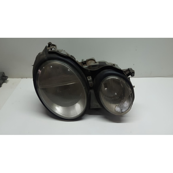 Farol Direito Mercedes E320 1997 - Detalhe Na Lente E Chicot Direito