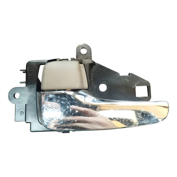 Maçaneta Traseira Esquerda Mitsubishi Triton Prata